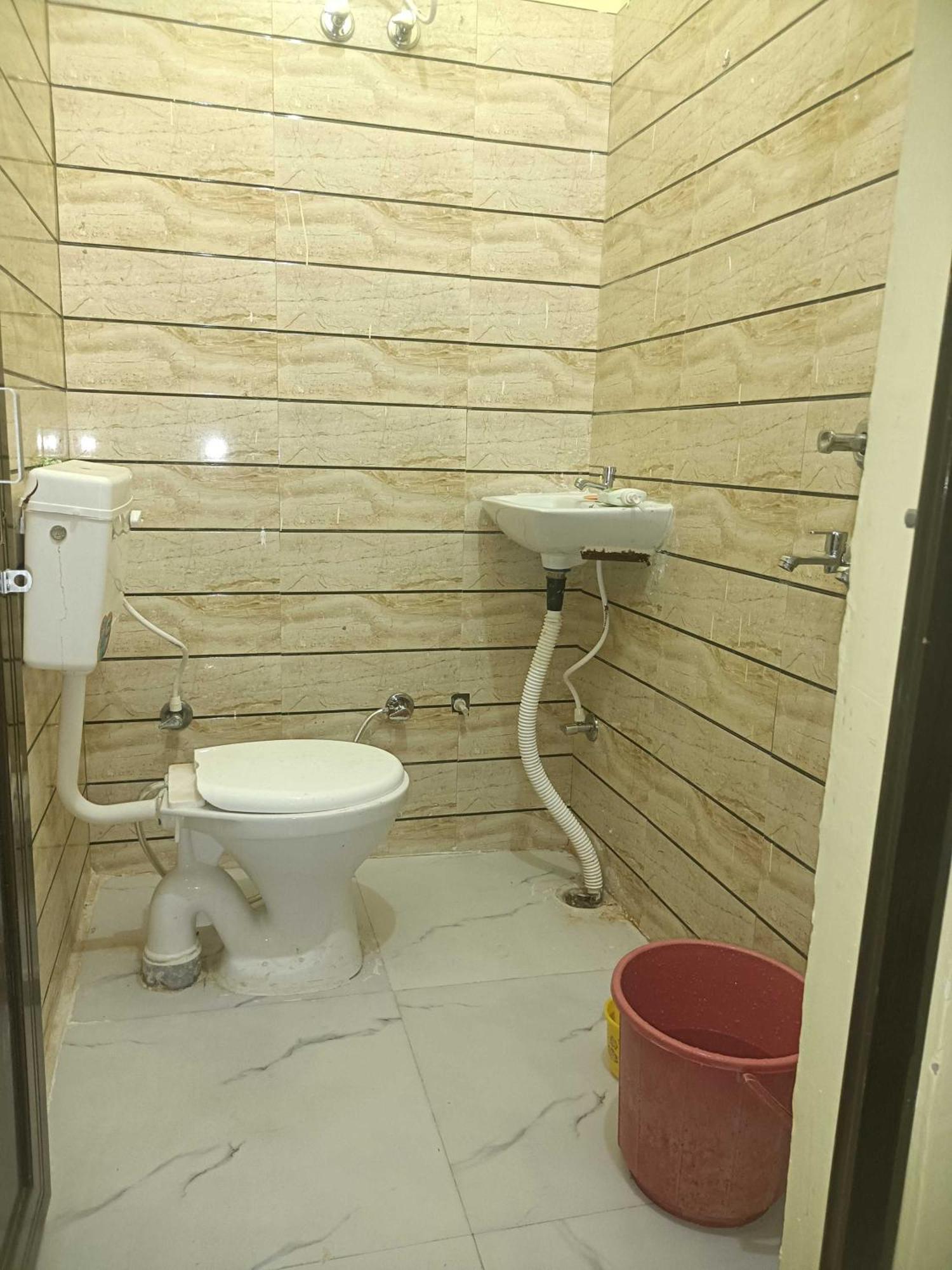 Hotel O Gracious Inn Лакнау Екстериор снимка