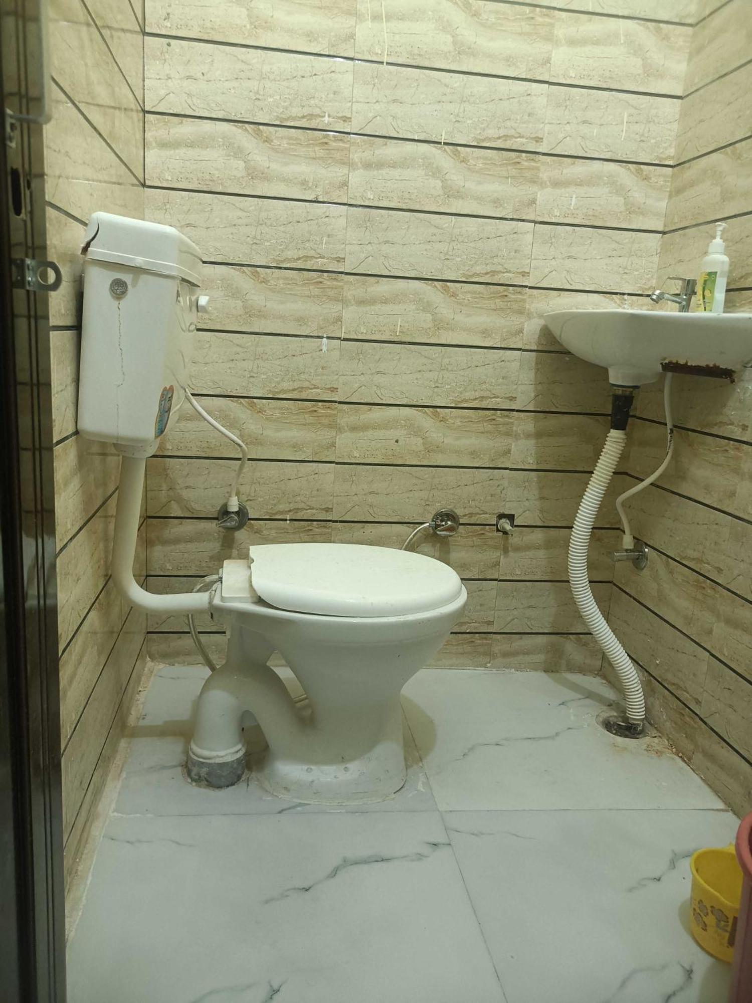 Hotel O Gracious Inn Лакнау Екстериор снимка