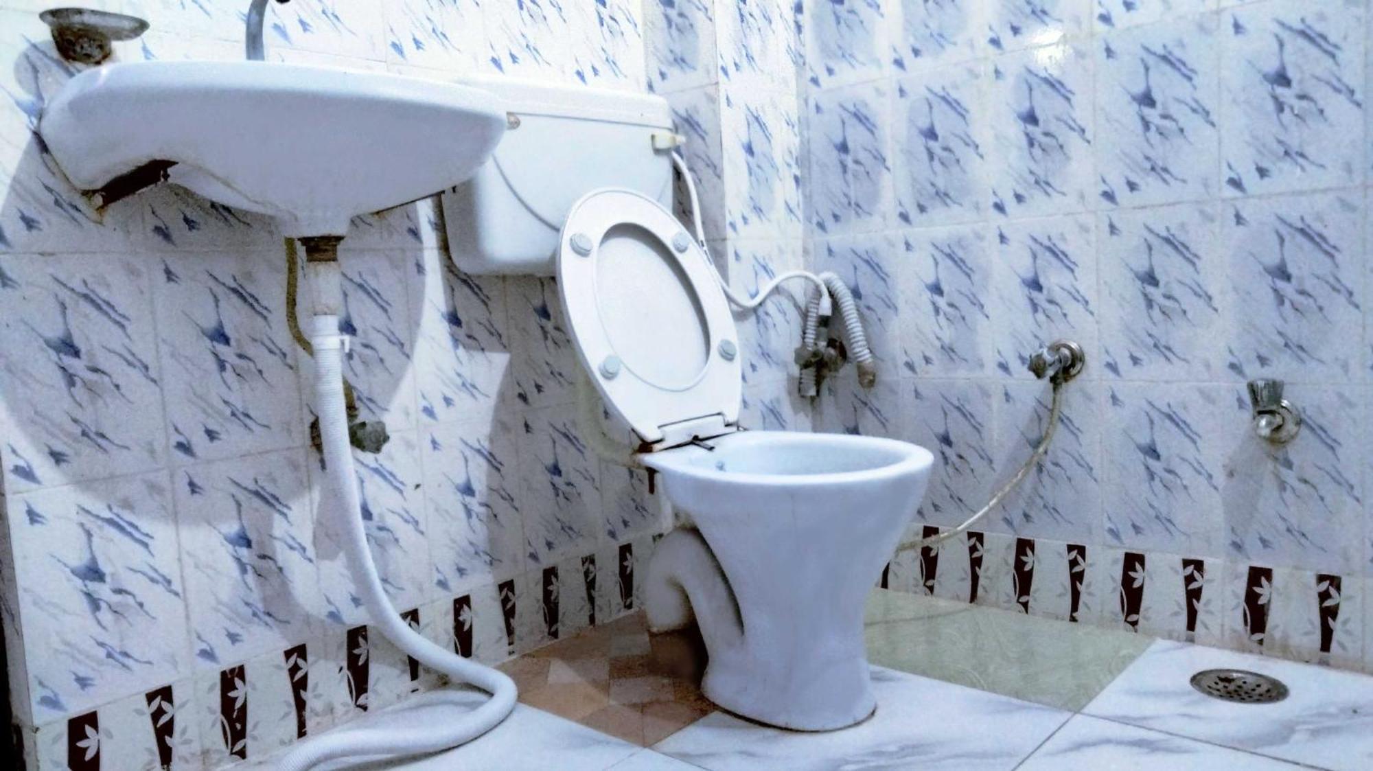 Hotel O Gracious Inn Лакнау Екстериор снимка